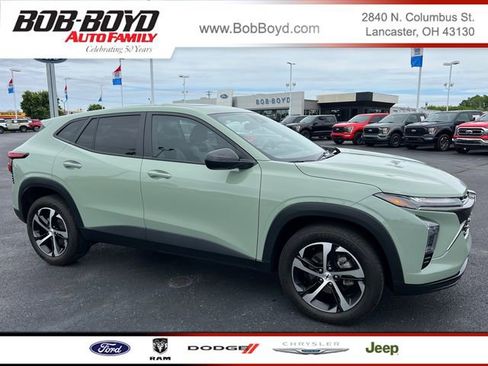 Used 2024 Chevrolet Trax RS w/ Sunroof Package FWD image 1