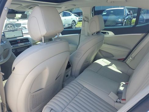New 2026 Genesis G70 2.5T Prestige image 13