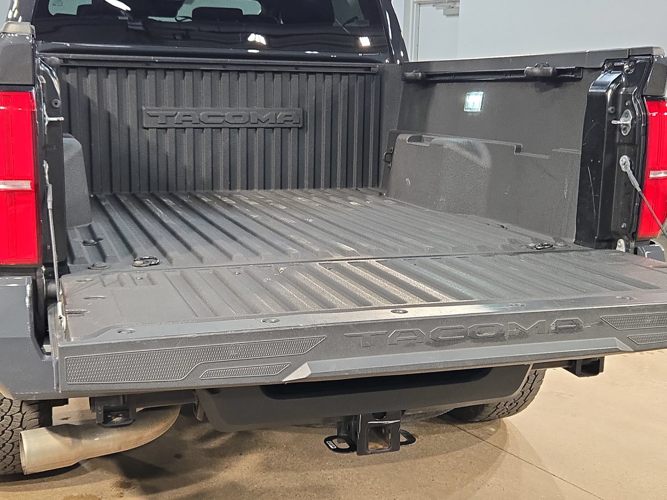 Certified 2025 Toyota Tacoma TRD Off-Road AWD/4WD image 18
