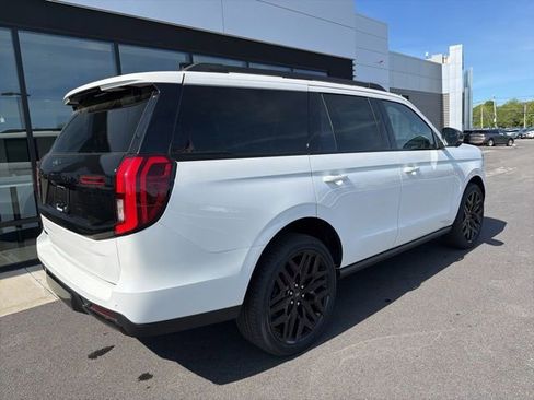 New 2026 Ford Expedition Platinum w/ Stealth Performance Package AWD/4WD image 3
