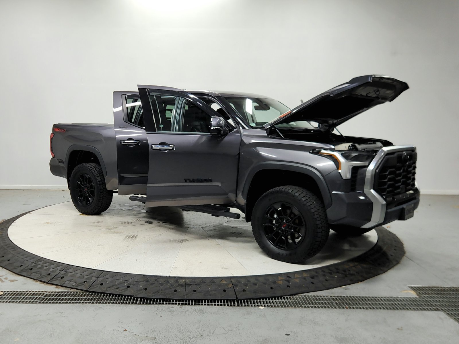 Used 2022 Toyota Tundra Limited w/ TRD Off-Road Package AWD/4WD image 10