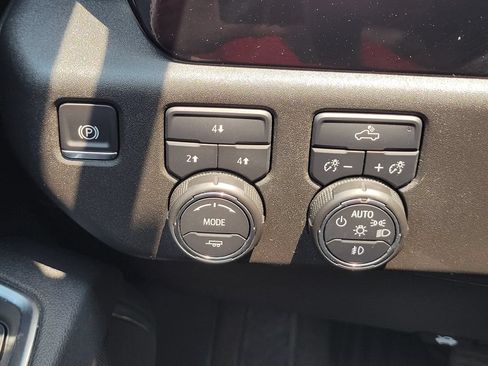 Used 2025 Chevrolet Silverado 2500 LT w/ Convenience Package AWD/4WD image 26