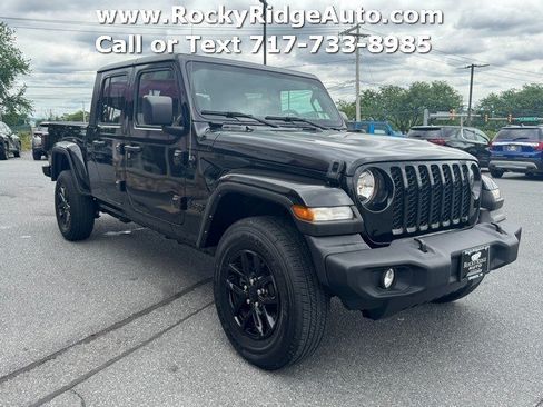 Used 2023 Jeep Gladiator Sport AWD/4WD image 9