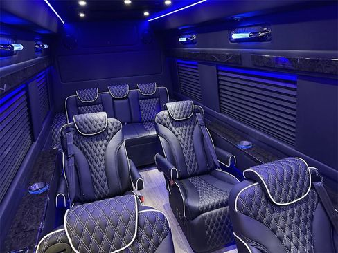Used 2023 Mercedes-Benz Sprinter 3500 w/ Parking Package image 39