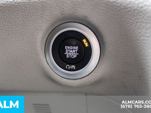 Used 2023 Chrysler Pacifica Limited FWD image 31