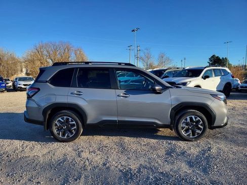 Used 2026 Subaru Forester Premium AWD/4WD image 3