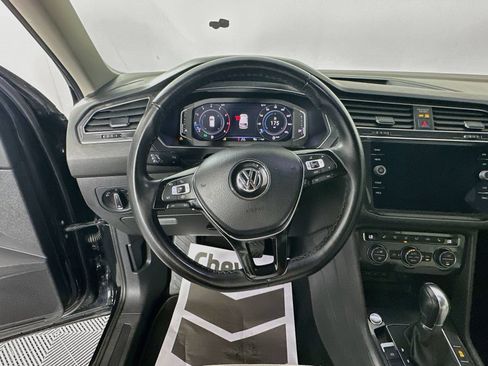 Used 2019 Volkswagen Tiguan SEL FWD image 11