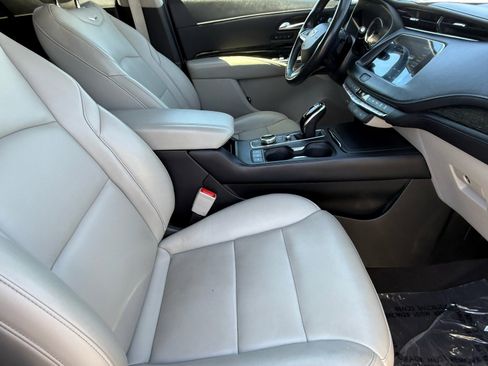 Used 2023 Cadillac XT4 Premium Luxury image 10
