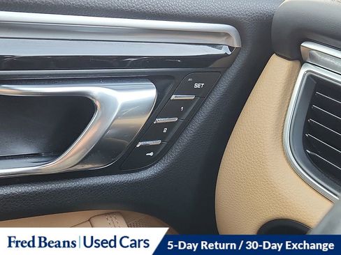 Used 2018 Porsche Macan Turbo image 31