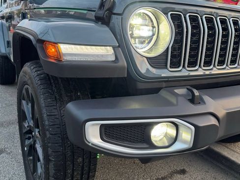 Used 2025 Jeep Wrangler Unlimited Sahara w/ Safety Group AWD/4WD image 12