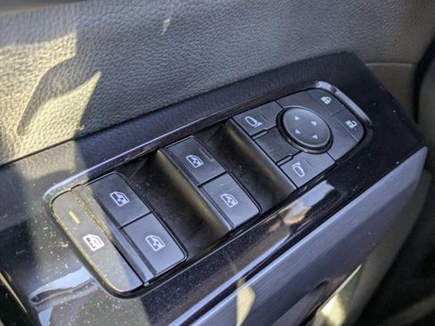 Used 2023 Nissan Pathfinder SL w/ Lighting Package (N92) image 21