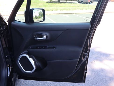 Used 2020 Jeep Renegade Latitude FWD image 26