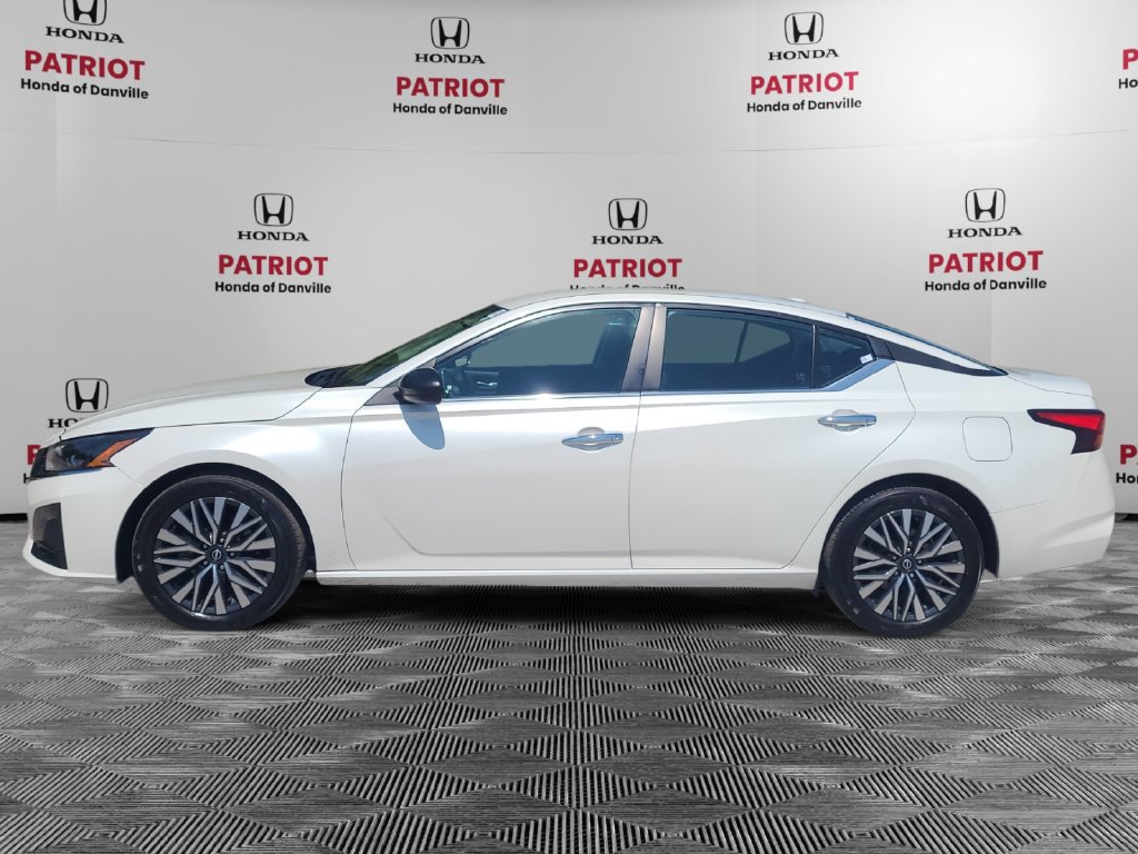 Used 2024 Nissan Altima 2.5 SV FWD image 2