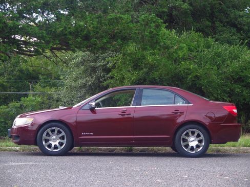 Used 2006 Lincoln Zephyr FWD image 2
