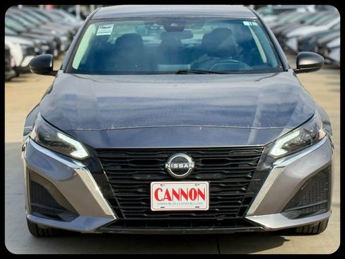 Used 2024 Nissan Altima 2.5 SV image 4