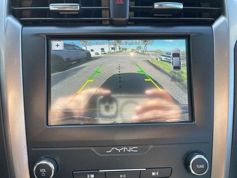 Used 2019 Ford Fusion SE image 9