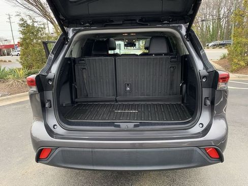 Used 2022 Toyota Highlander XLE image 35