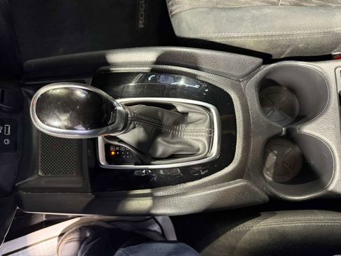 Used 2019 Nissan Rogue SV image 28