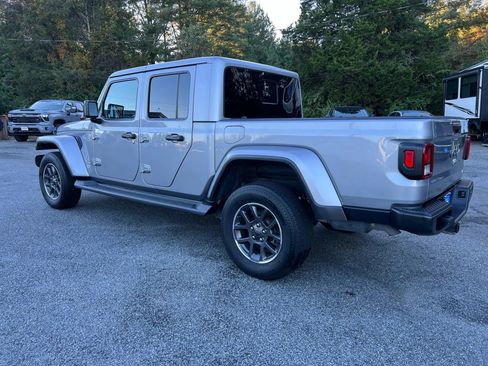 Used 2020 Jeep Gladiator Overland image 2