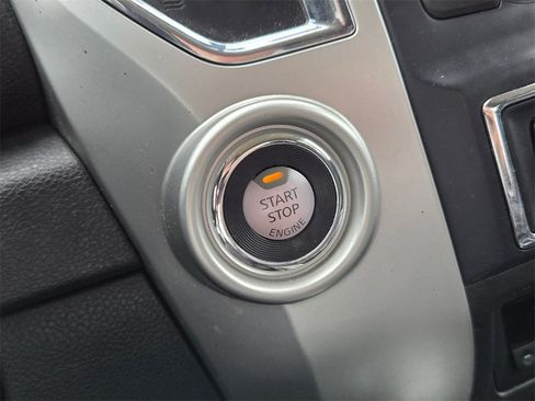 Used 2017 Nissan Titan SV image 18