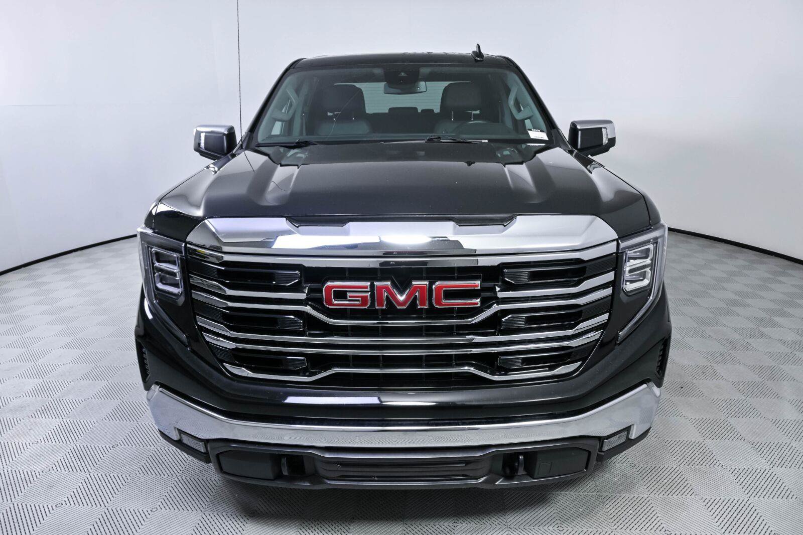 Used 2025 GMC Sierra 1500 SLT RWD image 32