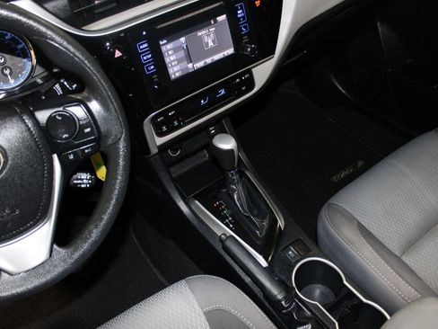 Used 2017 Toyota Corolla SE FWD image 16