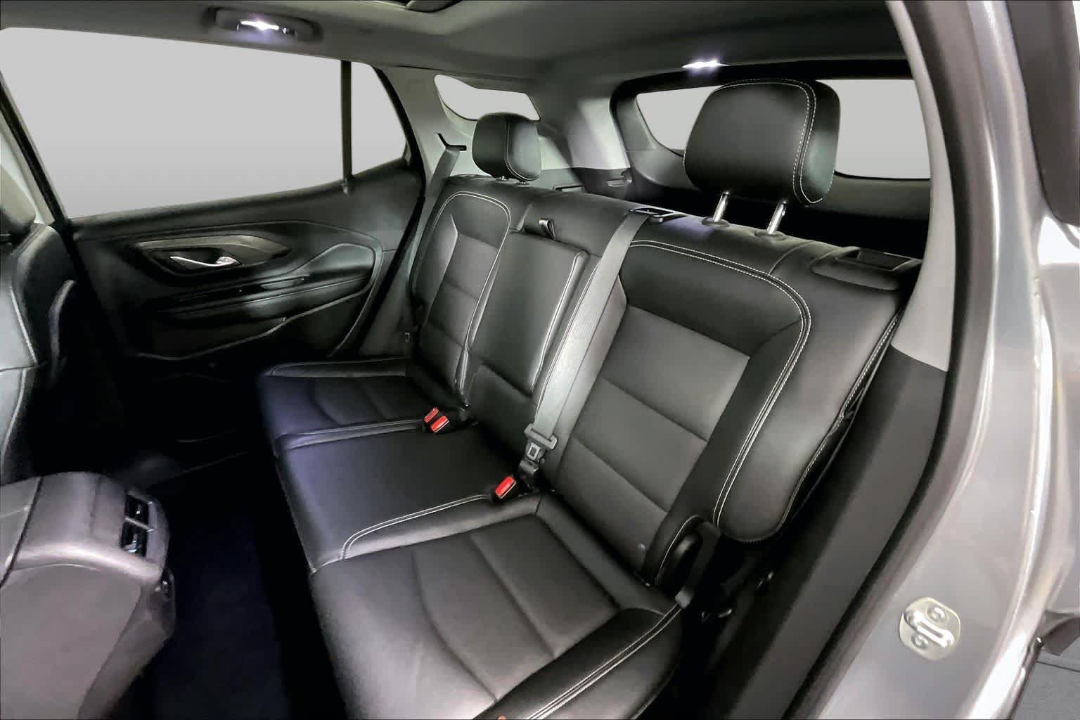 Used 2024 GMC Terrain SLT w/ Elevation Edition FWD image 17