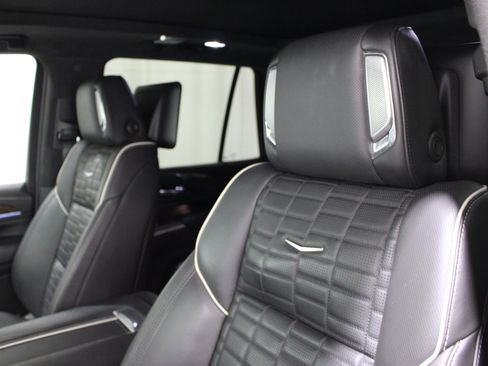 Certified 2023 Cadillac Escalade Sport Platinum w/ LPO, ONYX Package AWD/4WD image 4