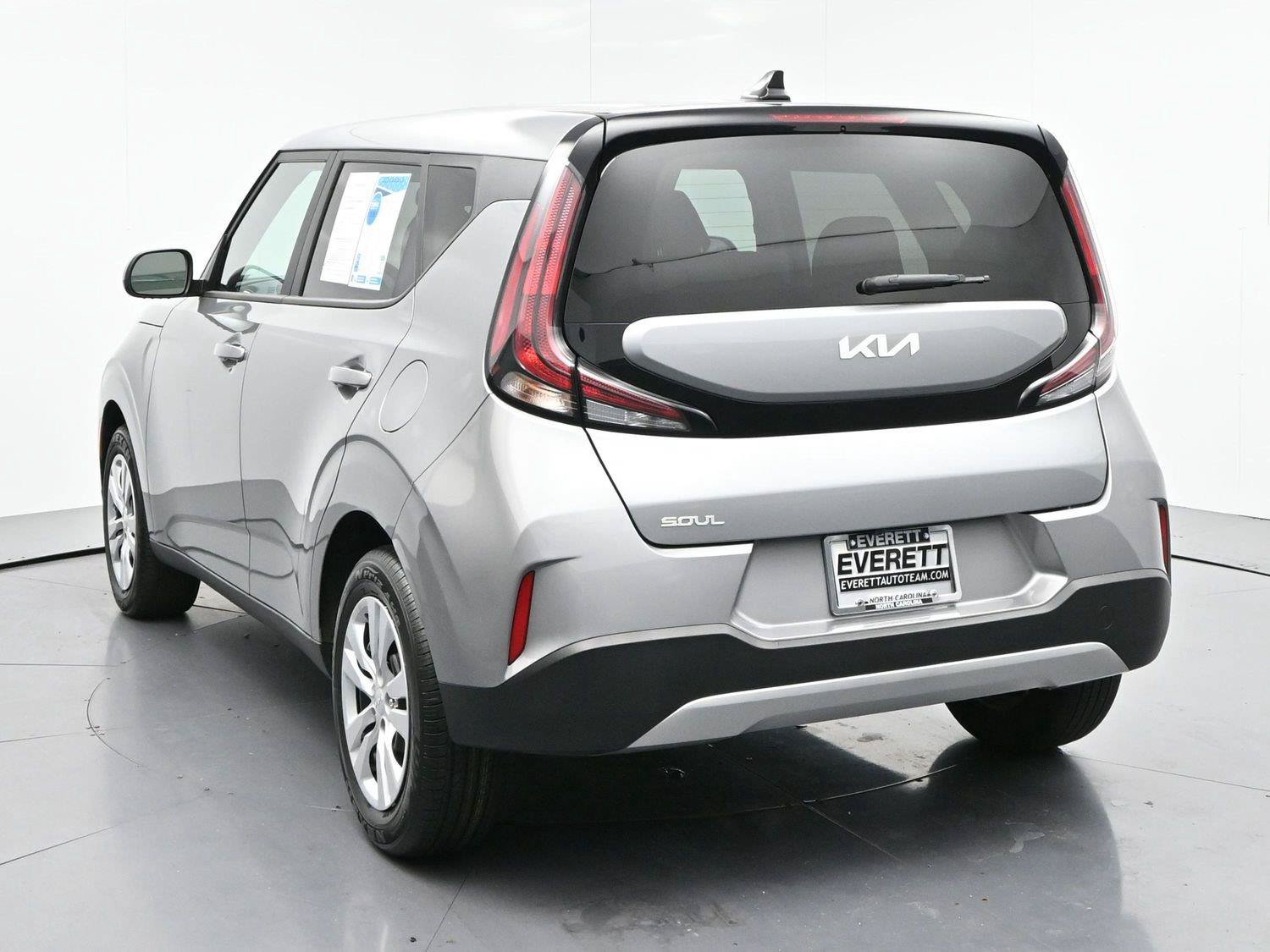 Used 2025 Kia Soul LX FWD image 6