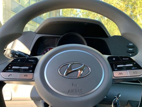 Used 2021 Hyundai Elantra SE image 25