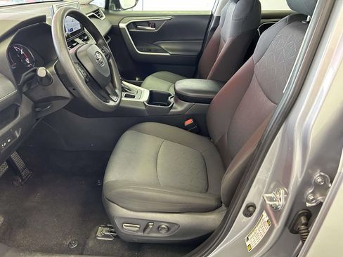 Used 2025 Toyota RAV4 XLE AWD/4WD image 15
