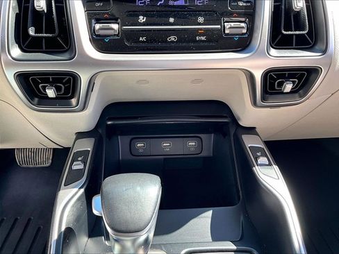 Used 2021 Kia Sorento S image 26