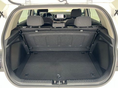 Used 2025 Hyundai Venue SEL FWD image 22