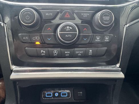 Used 2021 Jeep Grand Cherokee Limited w/ Luxury Group II image 23