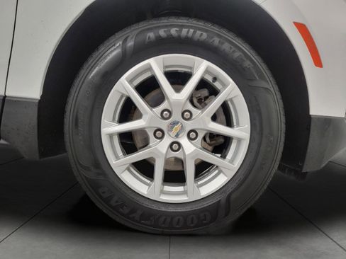 Used 2024 Chevrolet Equinox LT image 3