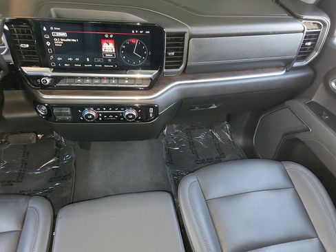 Used 2025 GMC Sierra 1500 SLT AWD/4WD image 17
