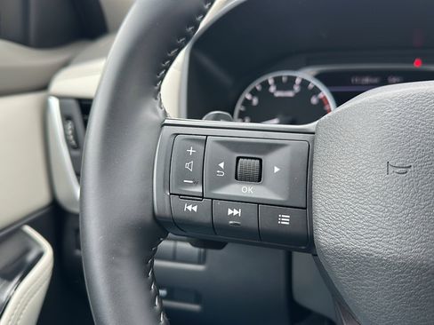 Certified 2025 Nissan Rogue SV image 29