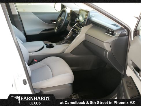 Used 2021 Toyota Venza LE w/ Carpet Mat Package (TMS) AWD/4WD image 10