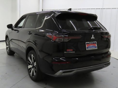 New 2025 Mitsubishi Outlander SE image 5
