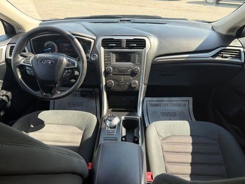 Used 2017 Ford Fusion SE FWD image 18