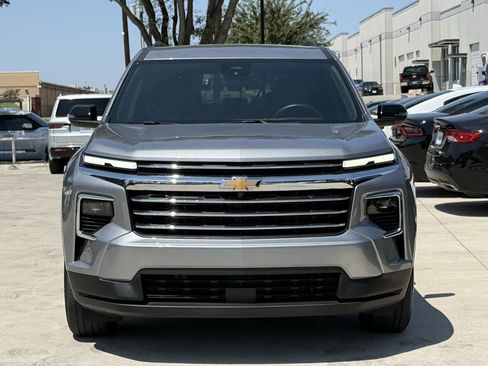 Used 2025 Chevrolet Traverse LT FWD image 7