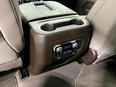 Used 2023 GMC Yukon SLT w/ SLT Luxury Package image 30