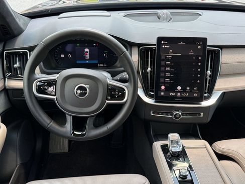 Certified 2025 Volvo XC90 T8 Ultra w/ Lounge Package AWD/4WD image 28