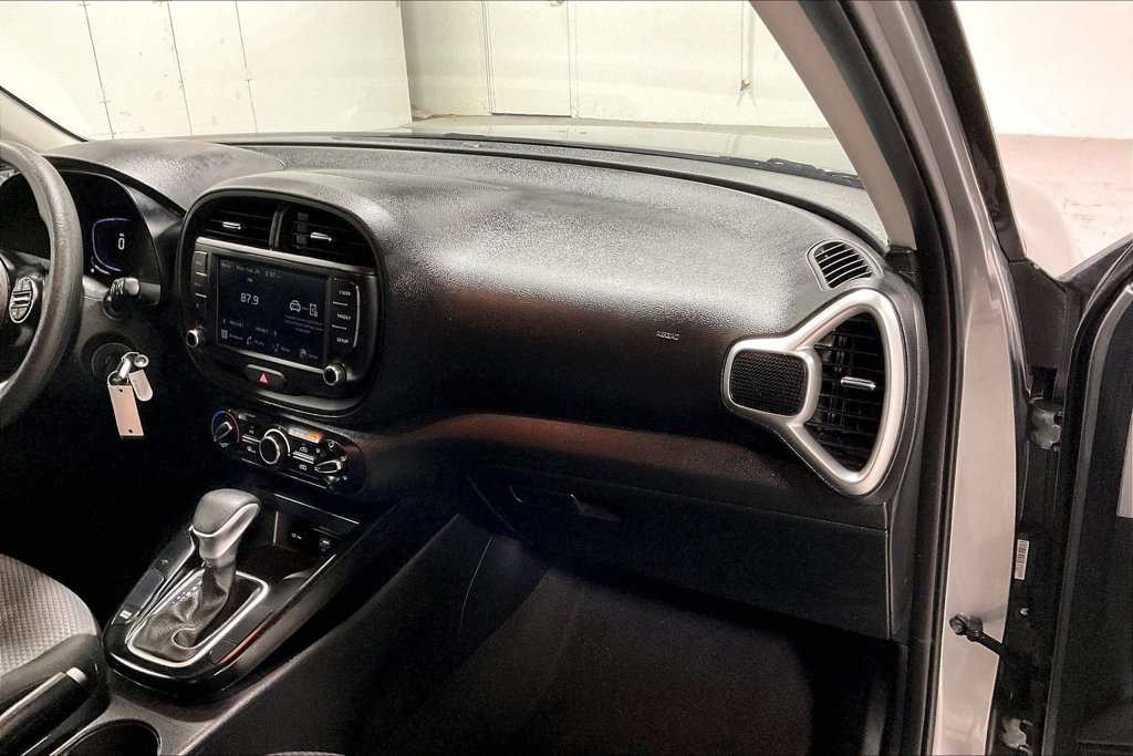 Used 2025 Kia Soul LX w/ LX Technology Package FWD image 19