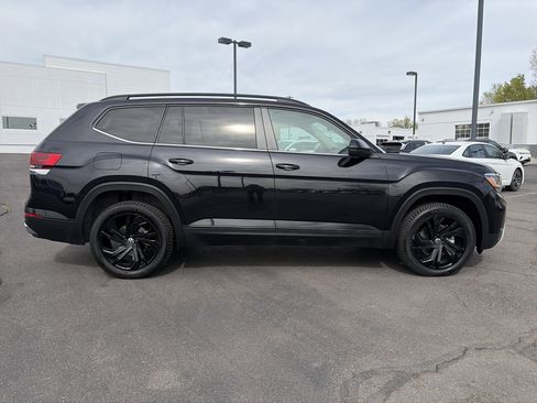 Used 2023 Volkswagen Atlas SE w/ Black Wheel Package image 4