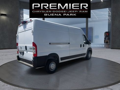 Used 2025 RAM ProMaster 2500 w/ Convenience Group FWD image 8