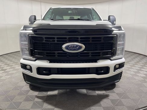 Used 2023 Ford F350 XLT image 3