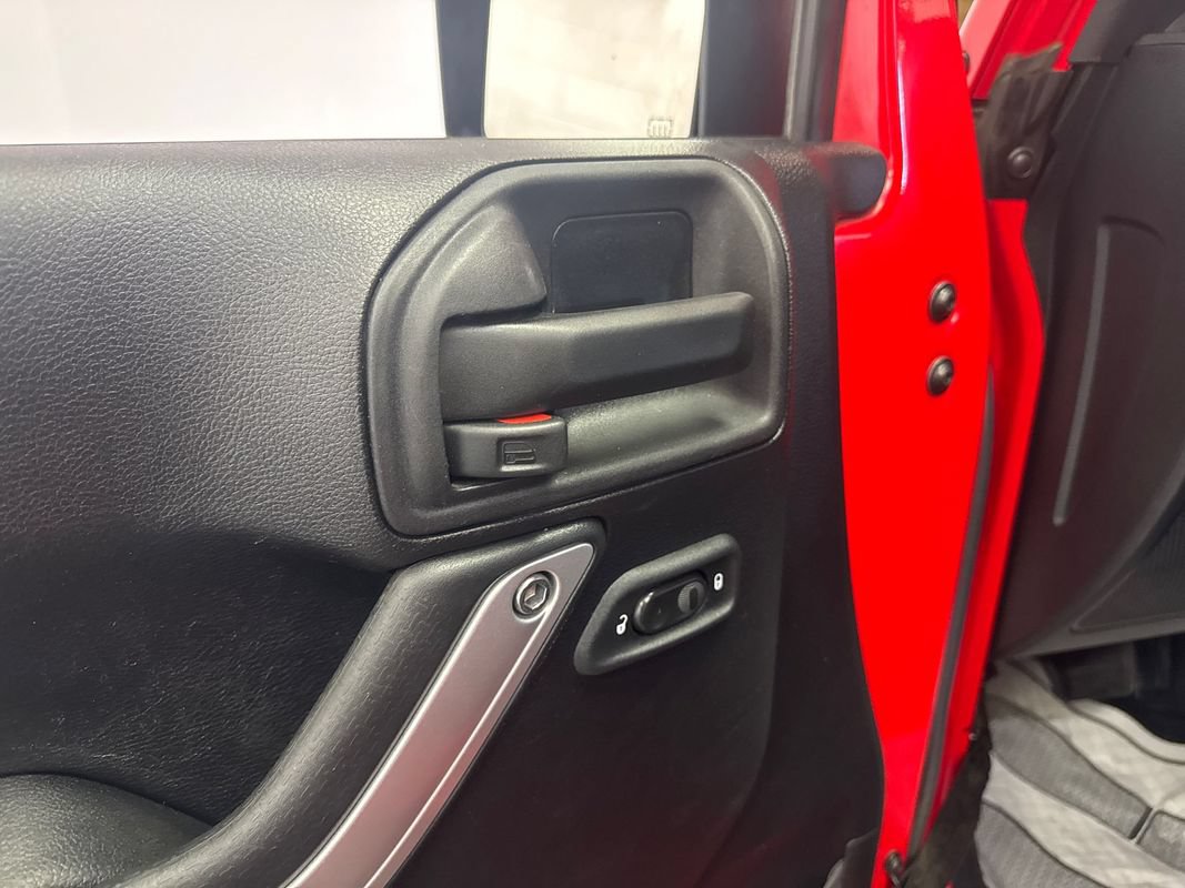 Used 2015 Jeep Wrangler Unlimited Sahara AWD/4WD image 10