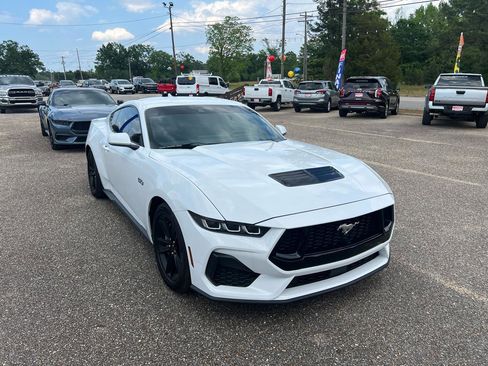 Used 2025 Ford Mustang GT RWD image 3
