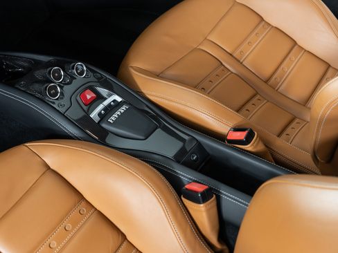 Used 2012 Ferrari 458 Italia Coupe RWD image 18